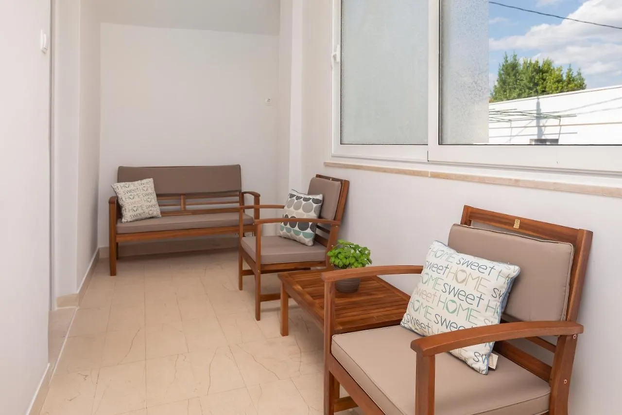 City Garden Split Apartment